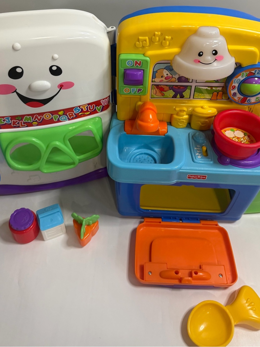 Fisher-Price Laugh & Learn Learning Kitchen - Picture 4 of 9